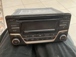 Radio samochodowe Nissan Juke z 2014 roku.