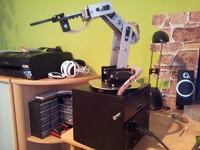 Ramię robota oparte na serwomechanizmach modelarskich Ramię robota oparte na serwomechanizmach modelarskich