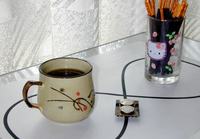 Malutki robot poruszający się wzdłuż linii