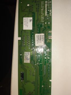 Electrolux EHL6740FOK - Uszkodzona płyta sterowania 561569111 - rezystor RU05