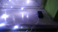 Alternative Stromversorgung für LED-Leuchten mit 18650-Zellen LED-Leuchten auf einem Fensterbrett mit Stromversorgung durch einen 18650-Zellenhalter.