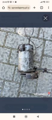 Stara prądnica Andoria S231 na kostce brukowej