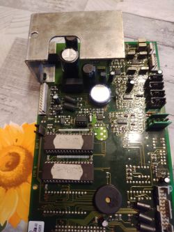 Jak naprawić wyświetlacz w wyważarce Tip Top po wymianie układu i kondensatorów?