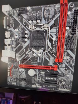Niedziałająca płyta główna Gigabyte B365M H