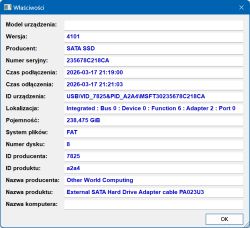Okno „Właściwości” w Windows z danymi urządzenia SATA SSD przez adapter USB