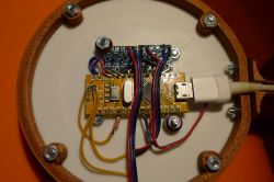 Zegar widmowy z paskami LED RGB i napędem z wentylatora