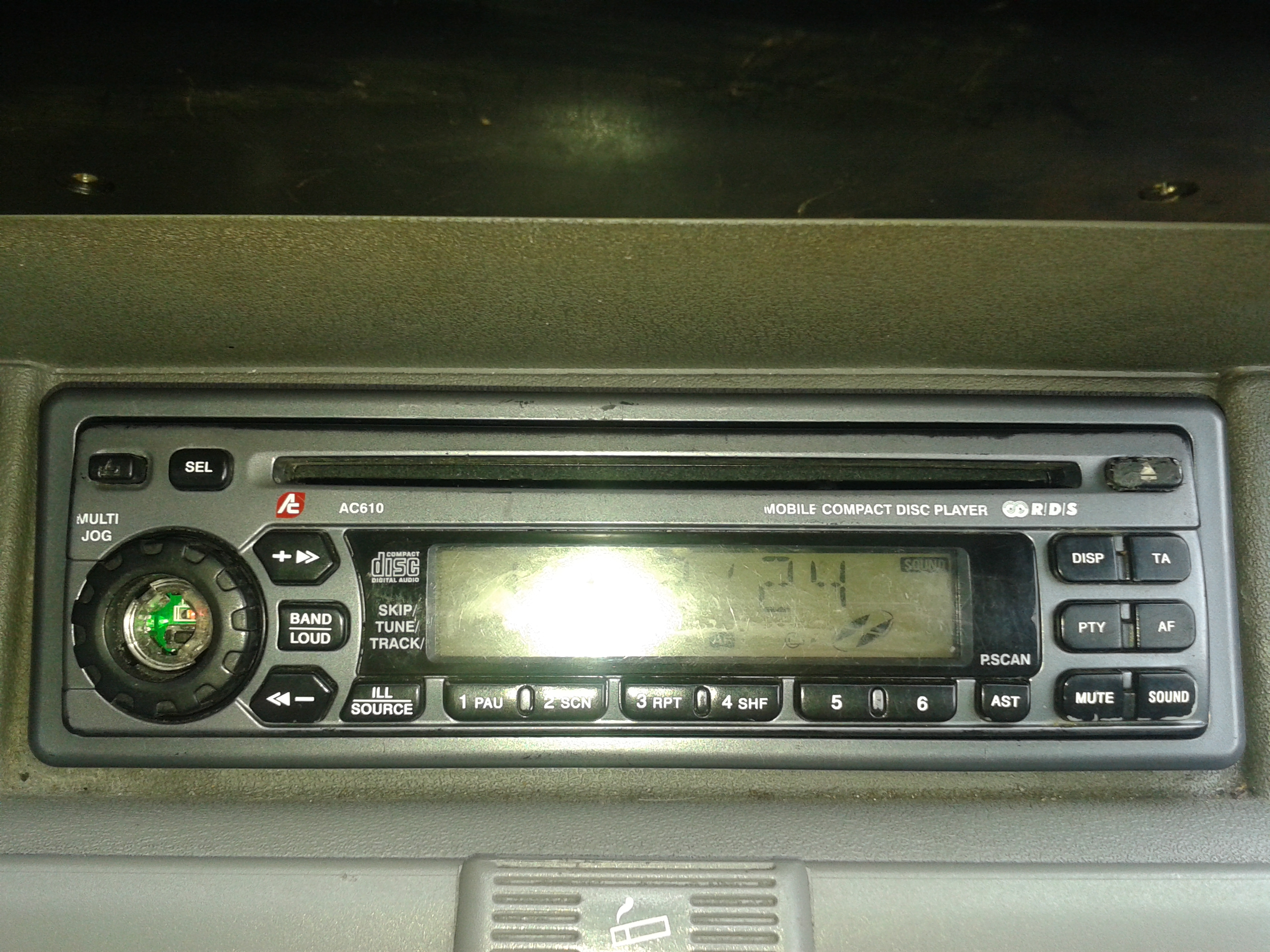 AC610 brak podświetlenia panelu radia i dźwięku w