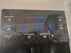 Panel sterowania lodówki Samsung z wyświetlaczem pokazującym 0°C i 11°C