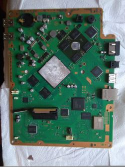 PS3 Super Slim - Po uruchomieniu gaśnie w około sekundę, po czym dioda się nie p