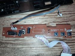 Panel przedni tunera DVB-T Manta z przyciskami i złączem USB.