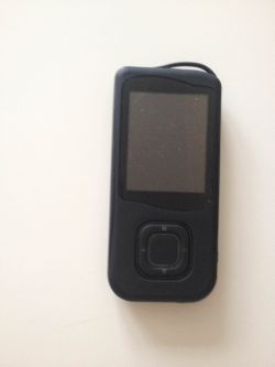 MP3/MP4 nieznanej marki - tylko biały ekran, muzyka gra