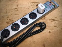 Will Nano Banana generate an electronic diagram or infographic? Comparison of the two models