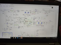 Ekran laptopa wyświetlający schemat elektroniczny z wyszukiwaniem hasła „bq” w kontekście naprawy laptopa Acer Predator 17.