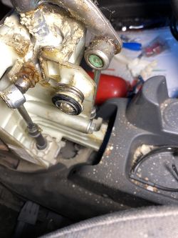 Peugeot Bipper 2009, HDI: Stopiony przekaźnik T08 po wymianie skraplacza klimatyzacji