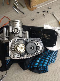 Lokalizacja i testowanie zaworów N18 i N75 w Audi A4 B8 CAGB - Błąd 4892 EGR