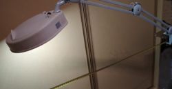 Warsztatowa lampa z lup± - prezentacja Warsztatowa lampa z lup± - prezentacja