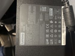 Zasilacz Lenovo o mocy 300W z detalami technicznymi i certyfikatami.