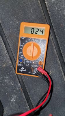 Jak podłączyć wzmacniacz Pioneer GM-A5702 z subwooferem JBL CS1204B?