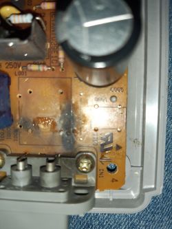 PlayStation 1 SCPH-1002 - jaka cewka w torze zasilania?