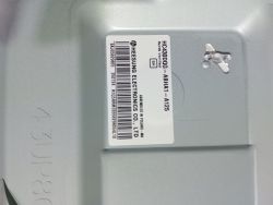 Etykieta na panelu z oznaczeniem HC430DOQ-ABHA1-A125 i logo Heesung Electronics