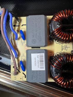 Indesit I64I 6C6A(X)/NL - Uszkodzony warystor w module ECOOK7G_Filter