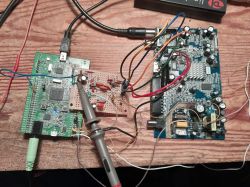 Uruchomiona płytka STM32 z dołączonym tunerem DVB-T i płytką wzmacniacza p.cz.