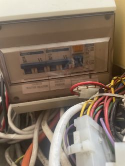  Dodatkowa instalacja 12V i przetwornica AZO DIGITAL w przyczepie Bailey Peagent