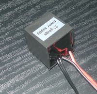 Dziwna kostka na przewodzie od podświetlenia wskaźnika Auto Gauge