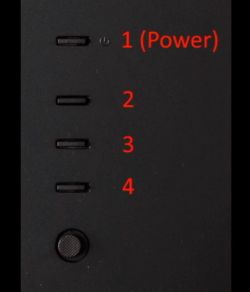 Panel boczny monitora z czterema przyciskami oznaczonymi 1 (Power), 2, 3 i 4 oraz joystickiem na dole