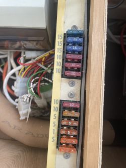  Dodatkowa instalacja 12V i przetwornica AZO DIGITAL w przyczepie Bailey Peagent