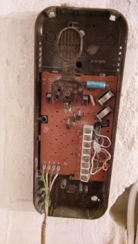 Jak podłączyć domofon UNIFON URMET 1140/41 SIGNO do istniejącej instalacji?