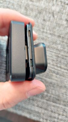 Rejestrator Navitel R250 DUAL - jak zmienić baterię?