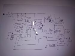 Odręczny schemat układu elektronicznego z różnymi komponentami i połączeniami.