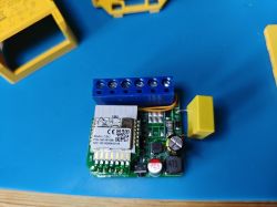 Smart Dimmer Switch Avatto DMS16-W1 with CBU Module 1-channel smart dimmer switch Avatto DMS16-W1 with CBU module and electronic components.