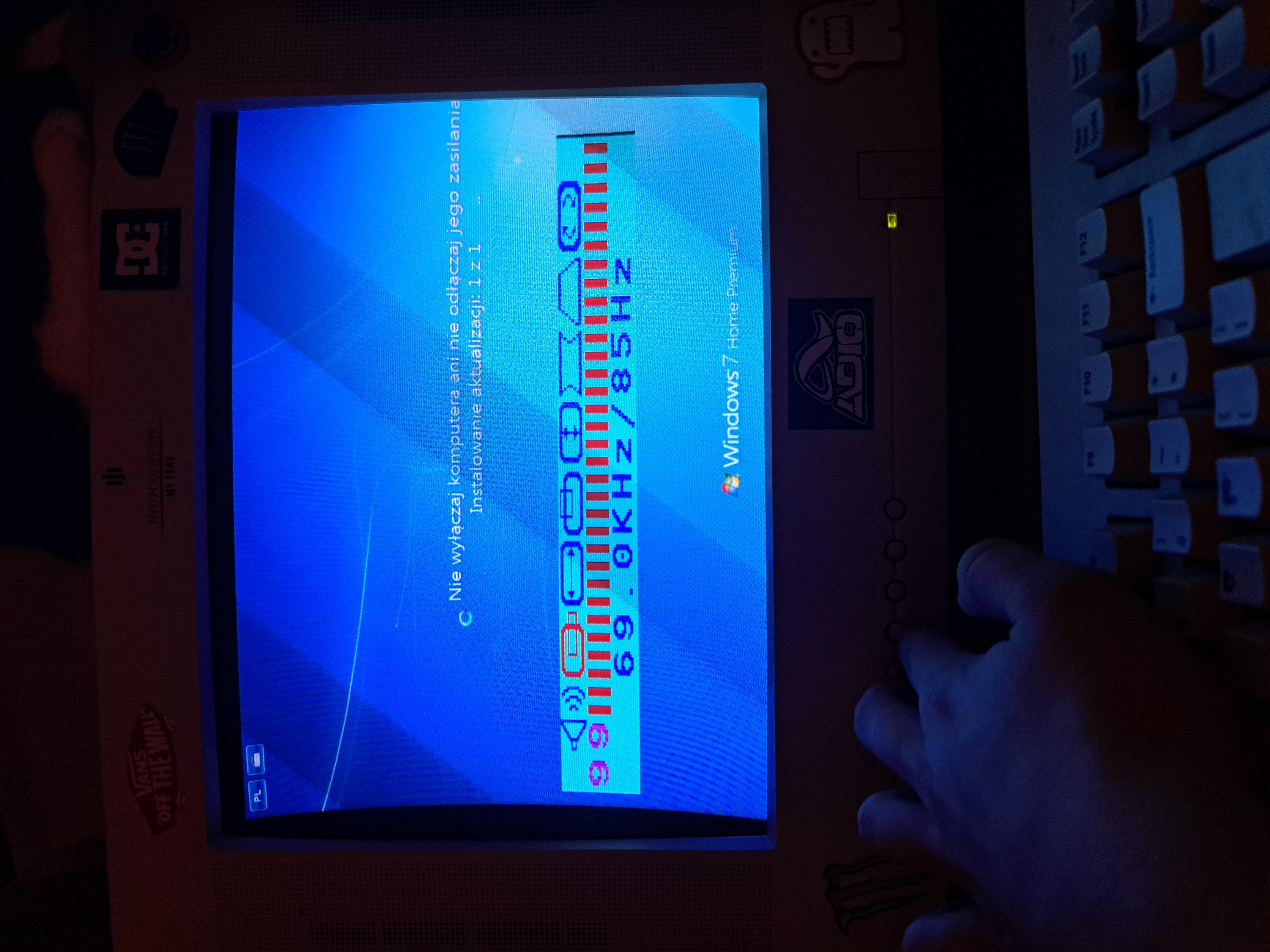 Monitor CRT Highscreen MS 15AS - obraz rozciągnięty i zakrzywiony, jak ...