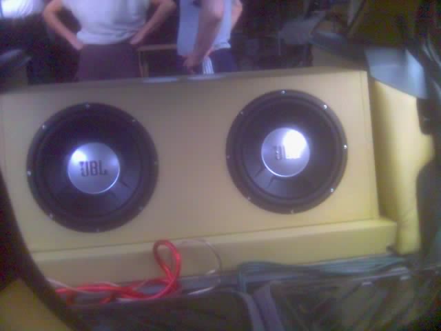 grzejący sie przewód, czasmi zanika dźwięk w głośnikach