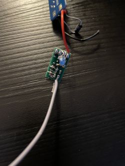 Lokalizator? Znalazłem dziwne urządzenie namierzające.