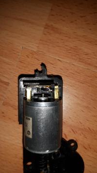 Voyaager III 98r 2.0 - Silniczek tylnej lewej uchylnej szyby