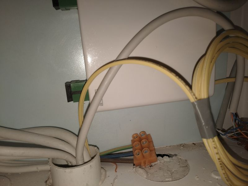 Setting Up LAN in New Apartment: Router Placement and Ethernet Socket Utilization Setting Up LAN in New Apartment: Router Placement and Ethernet Socket Utilization