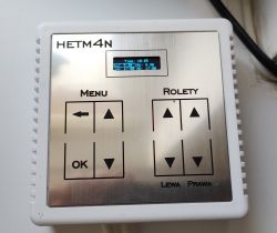 Sterownik rolet automatycznych z ekranem OLED i przyciskami.