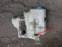 Golf IV 1.4 - wyciek płynu spod pompki spryskiwaczy, uszczelka?