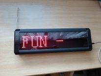 Reprogramowanie wyświetlacza reklamowego Y-900 po długotrwałym wyłączeniu