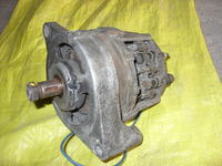 Jak podłączyć alternator 12V 36A do SAM-a? Czy potrzebny regulator napięcia?