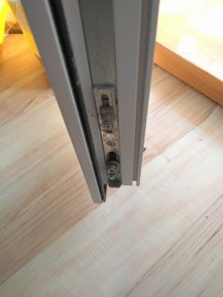 Adjusting the balcony door - a problem with a tilting setting Adjusting the balcony door - a problem with a tilting setting