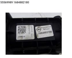 Etykieta na czarnym kolektorze z numerami 55569989 i 1684882180 oraz kod QR.