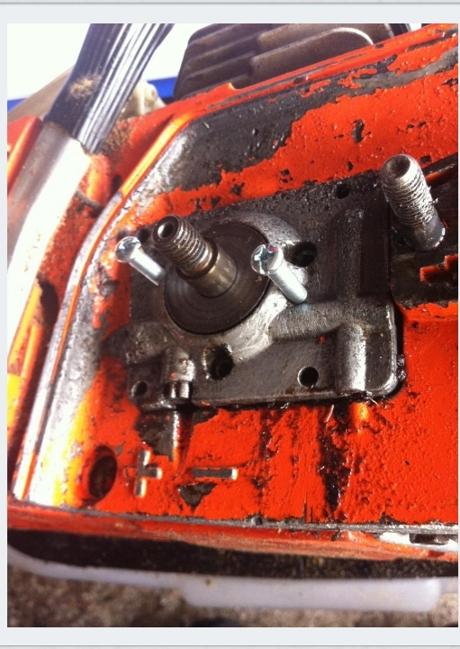 Husqvarna 254 XP Jak wymontować pompkę olejową w tym modelu