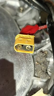 Hoverboard: Iskrzenie i przepalanie złącza po podłączeniu baterii 36v 4.4Ah