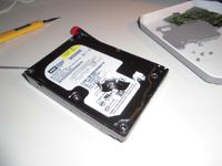 Kontroler MIDI do scratchu wykonany z dysku twardego.