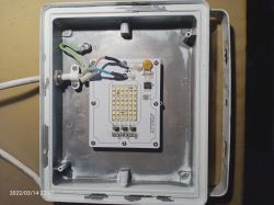 Regulacja natężenia światła w naświetlaczu LED 230V/50W - jak zmniejszyć moc oświetlenia?
