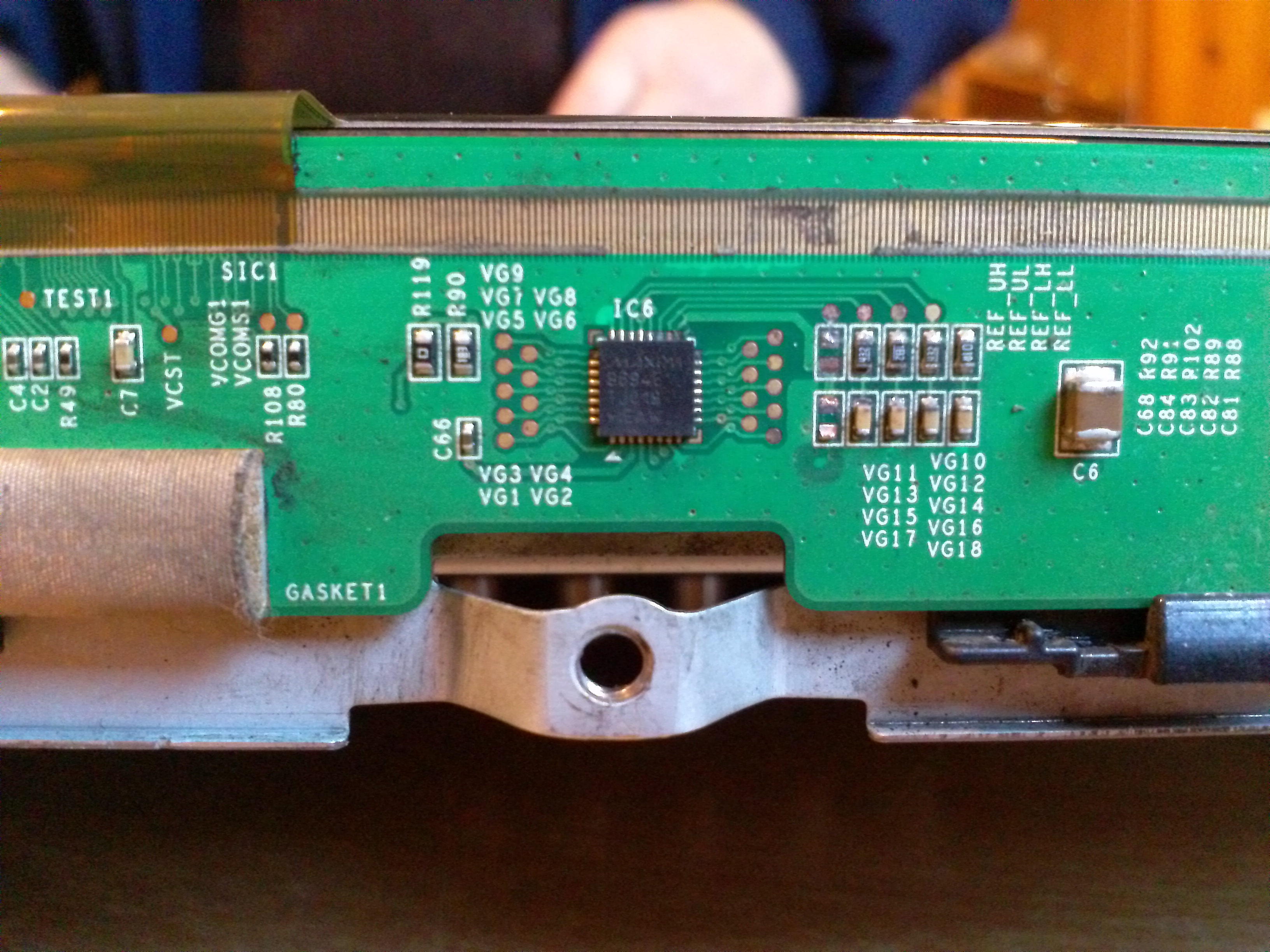 Samsung LE32C450E1WXXU - TV zalany wodą. - elektroda.pl